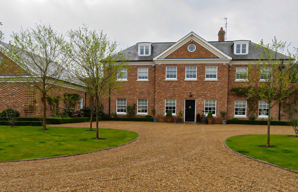 large_modern_detached_house_in_substantial_grounds_kent-1
