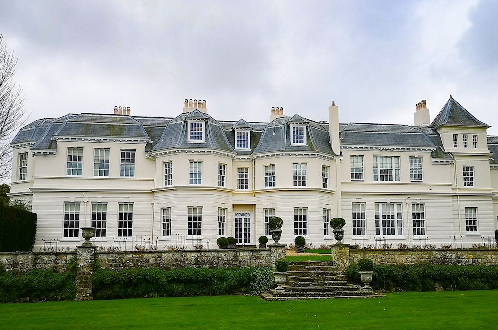 listed_regency_country_estate_kent